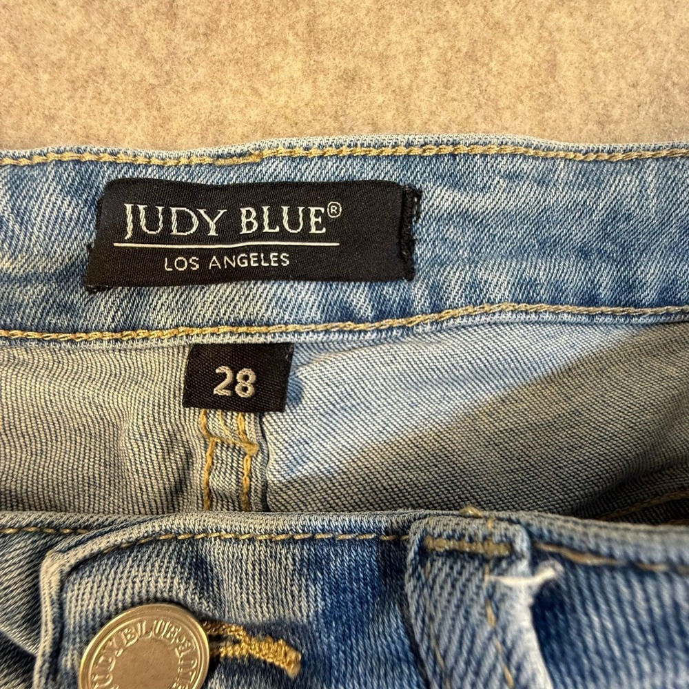Judy Blue Distressed Denim Shorts Light Wash Crochet Lace Side Slit Size 28 - Picture 6 of 7